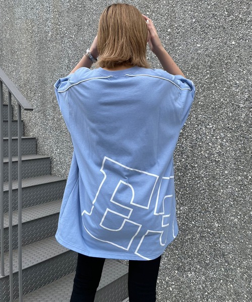 ENVYM(アンビー)の「BIG EロゴTee(Tシャツ/カットソー・レディース・ブラック/ブルー/ホワイト/グリーン・FREE)」の4枚目の写真