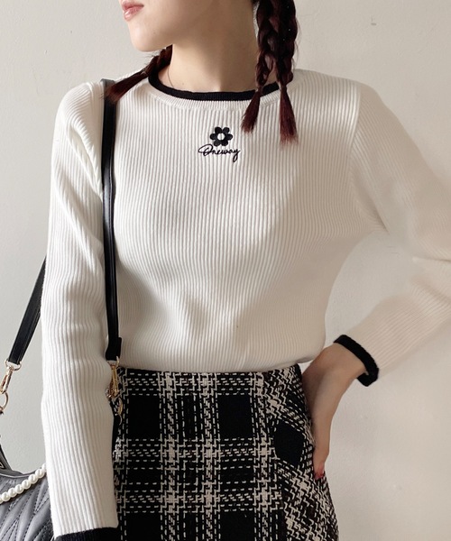 one way（ワンウェイ）の「バイカラー花刺繍リブニット（ニット/セーター・レディース・ブラック/ホワイト/レッド/グレー・FREE）」の2枚目の写真