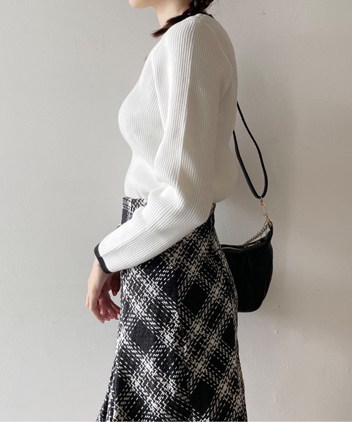 one way（ワンウェイ）の「バイカラー花刺繍リブニット（ニット/セーター・レディース・ブラック/ホワイト/レッド/グレー・FREE）」の7枚目の写真