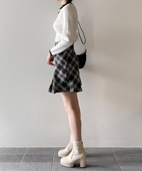 one way（ワンウェイ）の「バイカラー花刺繍リブニット（ニット/セーター・レディース・ブラック/ホワイト/レッド/グレー・FREE）」の12枚目の写真