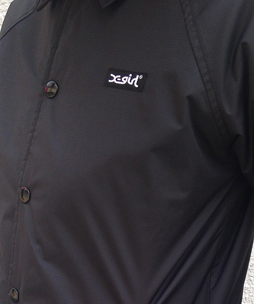 X-girl(エックスガール)の「LOGO COACH JACKET(ナイロンジャケット・レディース・ブラック/レッド・1/2)」の7枚目の写真