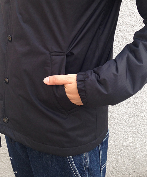 X-girl(エックスガール)の「LOGO COACH JACKET(ナイロンジャケット・レディース・ブラック/レッド・1/2)」の8枚目の写真