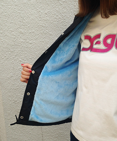 X-girl(エックスガール)の「LOGO COACH JACKET(ナイロンジャケット・レディース・ブラック/レッド・1/2)」の9枚目の写真