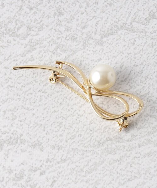 OPAQUE.CLIP（オペークドットクリップ）の「◆一粒フェイクパール×メタルラインブローチ/セレモニー対応（ブローチ/コサージュ・レディース・シルバー/ゴールド・00）」の2枚目の写真