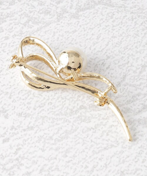 OPAQUE.CLIP（オペークドットクリップ）の「◆一粒フェイクパール×メタルラインブローチ/セレモニー対応（ブローチ/コサージュ・レディース・シルバー/ゴールド・00）」の7枚目の写真