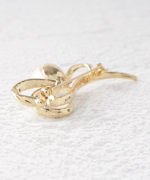 OPAQUE.CLIP（オペークドットクリップ）の「◆一粒フェイクパール×メタルラインブローチ/セレモニー対応（ブローチ/コサージュ・レディース・シルバー/ゴールド・00）」の3枚目の写真