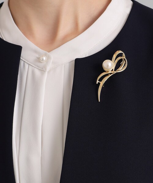 OPAQUE.CLIP（オペークドットクリップ）の「◆一粒フェイクパール×メタルラインブローチ/セレモニー対応（ブローチ/コサージュ・レディース・シルバー/ゴールド・00）」の4枚目の写真