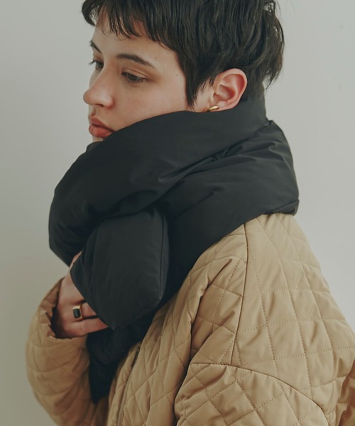 ROSE BUD（ローズバッド）の「中綿パフマフラー（マフラー・レディース・ホワイト/ブラック・FREE）」の2枚目の写真