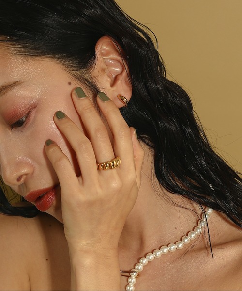 voov（ブーブ）の「【金属アレルギー対応】ツイスト ねじり ボリューム リング 指輪 ねじねじ お呼ばれ デイリー（リング・レディース・ゴールド/シルバー・11号）」の7枚目の写真