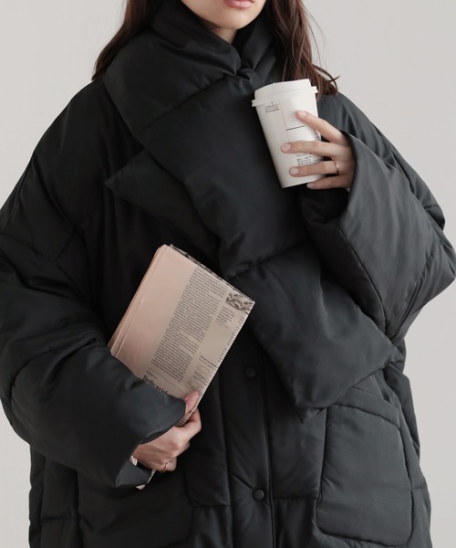 週末セール中‼Lallia Mù ブラック ダウンジャケット マフラー付き セール】マフラー付き フラッフィーダックダウンジャケット（ダウン