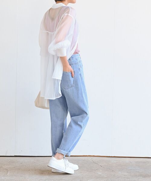 rps(アールピーエス)の「パールビジュー付きマムパンツ(デニムパンツ・レディース・ブルー/サックスブルー・M/L)」の4枚目の写真