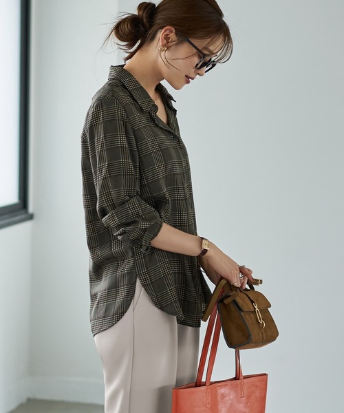 STYLE DELI（スタイルデリ）の「マットサテンチェック柄シャツ（シャツ/ブラウス・レディース・グリーン系その他/ブラウン系その他・M）」の4枚目の写真