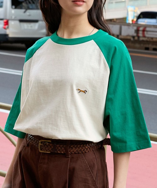 PENNEYS（ぺニーズ）の「PENNEYS/ペニーズ 別注 THE FOX ロゴ ワッペン刺繍ワンポイント ラグラン半袖Tシャツ（Tシャツ/カットソー・レディース・ブラック/ブラック系/ネイビー/チャコール/ワイン/グリーン/ダークブラウン/グリーン系/モカ/アイボリー/ブラック系2/ライトベージュ・L/M）」の10枚目の写真