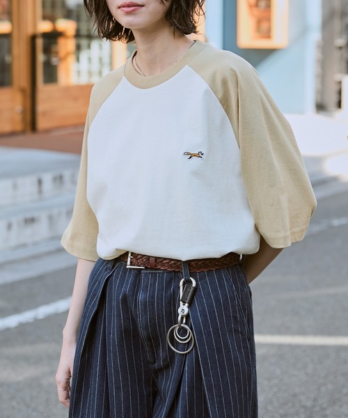 PENNEYS（ぺニーズ）の「PENNEYS/ペニーズ 別注 THE FOX ロゴ ワッペン刺繍ワンポイント ラグラン半袖Tシャツ（Tシャツ/カットソー・レディース・ブラック/ブラック系/ネイビー/チャコール/ワイン/グリーン/ダークブラウン/グリーン系/モカ/アイボリー/ブラック系2/ライトベージュ・L/M）」の8枚目の写真