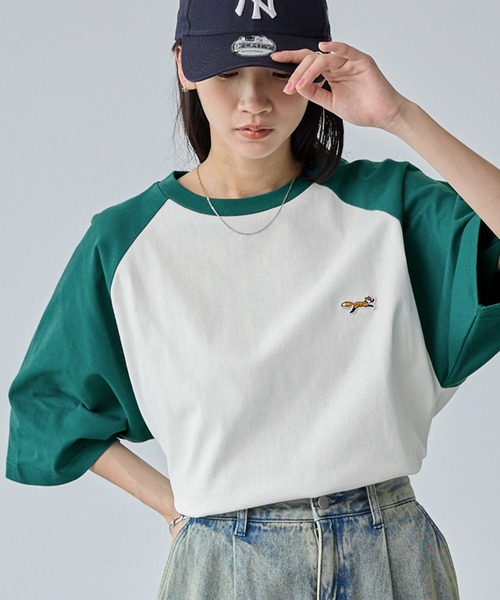 PENNEYS（ぺニーズ）の「PENNEYS/ペニーズ 別注 THE FOX ロゴ ワッペン刺繍ワンポイント ラグラン半袖Tシャツ（Tシャツ/カットソー・レディース・ブラック/ブラック系/ネイビー/チャコール/ワイン/グリーン/ダークブラウン/グリーン系/モカ/アイボリー/ブラック系2/ライトベージュ・L/M）」の9枚目の写真