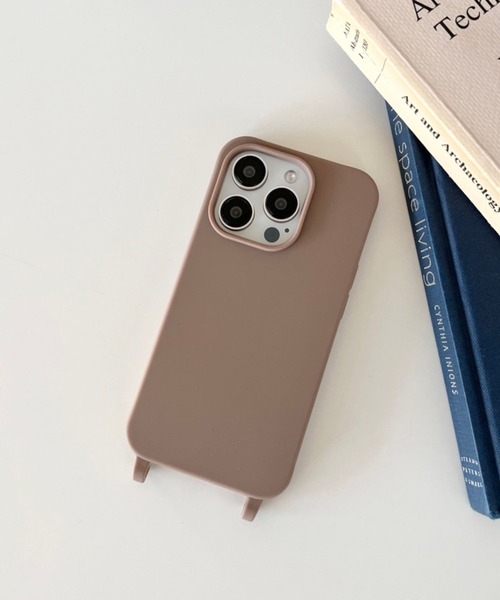 Me%（ミィパーセント）の「【iPhone15PRO対応】カラーフック付きiPhoneケース15PRO 104962（スマホケース/カバー・レディース・ブラック/ベージュ・FREE）」の2枚目の写真