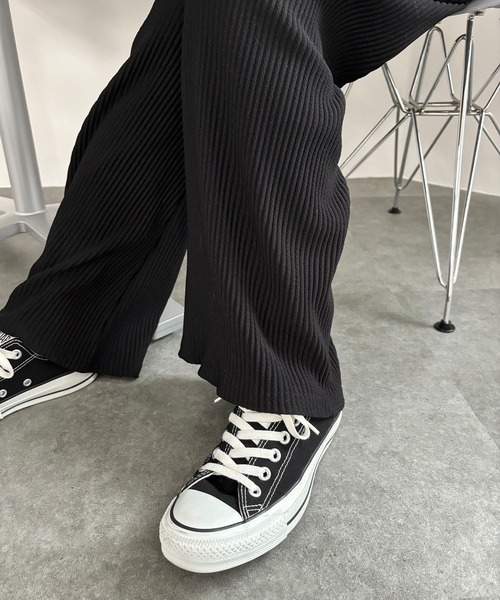 ISOOK（アイスー）の「【ISOOK / アイスー】プリーツセミフレアパンツ / プリーツパンツ ロング ルーズパンツ ハイウエスト きれいめ ワイドパンツ フレアパンツ レギンス ZOZOTOWN限定（その他パンツ・レディース・ベージュ/ブラック/ライトブルー・FREE）」の16枚目の写真
