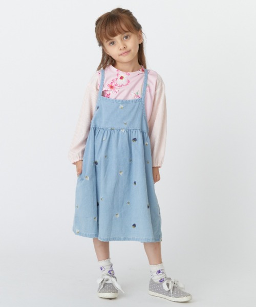 HAKKA KIDS(ハッカキッズ)の「いちご刺繍ストレッチデニムワンピース(ワンピース・キッズ・ネイビー/ブルー・110cm/120cm/130cm/100cm)」の1枚目の写真
