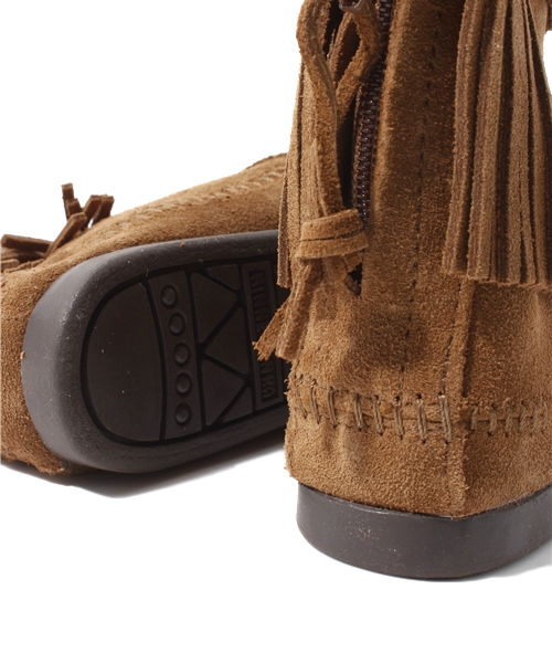 Minnetonka（ミネトンカ）の「【MINNETONKA】 ミネトンカ　HITOP BACK ZIP BOOT/ハイトップバックジップフリンジブーツ（ブーツ・レディース・ブラウン/ダークブラウン/ブラック/ベージュ/グレー・5/8/7/6/5h/6h/7h/8h/9）」の12枚目の写真