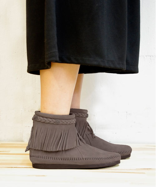 Minnetonka（ミネトンカ）の「【MINNETONKA】 ミネトンカ　HITOP BACK ZIP BOOT/ハイトップバックジップフリンジブーツ（ブーツ・レディース・ブラウン/ダークブラウン/ブラック/ベージュ/グレー・5/8/7/6/5h/6h/7h/8h/9）」の19枚目の写真