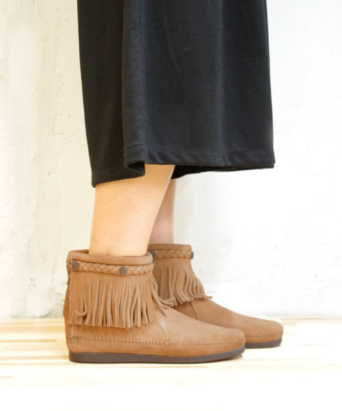 Minnetonka（ミネトンカ）の「【MINNETONKA】 ミネトンカ　HITOP BACK ZIP BOOT/ハイトップバックジップフリンジブーツ（ブーツ・レディース・ブラウン/ダークブラウン/ブラック/ベージュ/グレー・5/8/7/6/5h/6h/7h/8h/9）」の20枚目の写真