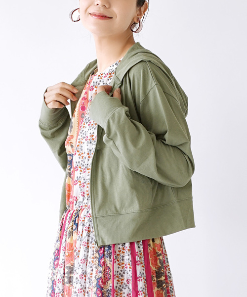 zootie（ズーティー）の「【クロップド丈でトレンドライクに！】 さらっと薄手で快適 UVカットクロップドパーカー（パーカー・レディース・ホワイト系その他2/オフホワイト/杢グレー/ライトイエロー/ライトブルー/ピンク系その他/ブラック/ライトカーキ/ホワイト系その他/ネイビー/ミント/ベージュ/チャコール/ラベンダー・LL/L/M/S）」の9枚目の写真