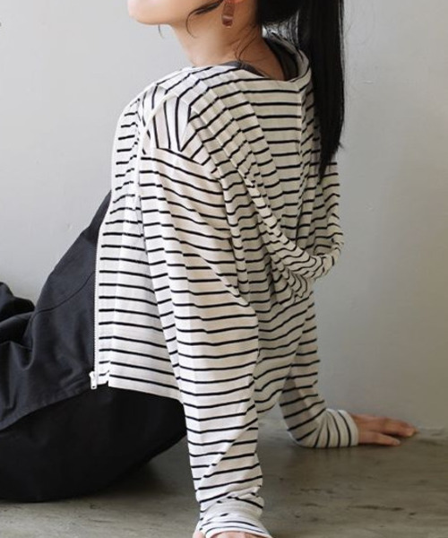 zootie（ズーティー）の「【クロップド丈でトレンドライクに！】 さらっと薄手で快適 UVカットクロップドパーカー（パーカー・レディース・ホワイト系その他2/オフホワイト/杢グレー/ライトイエロー/ライトブルー/ピンク系その他/ブラック/ライトカーキ/ホワイト系その他/ネイビー/ミント/ベージュ/チャコール/ラベンダー・LL/L/M/S）」の16枚目の写真