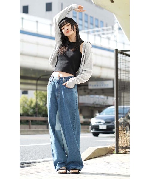 zootie（ズーティー）の「【クロップド丈でトレンドライクに！】 さらっと薄手で快適 UVカットクロップドパーカー（パーカー・レディース・ホワイト系その他2/オフホワイト/杢グレー/ライトイエロー/ライトブルー/ピンク系その他/ブラック/ライトカーキ/ホワイト系その他/ネイビー/ミント/ベージュ/チャコール/ラベンダー・LL/L/M/S）」の19枚目の写真