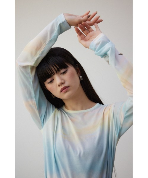 AZUL by moussy(アズールバイマウジー)の「ニュアンスパターンシアートップス(Tシャツ/カットソー・レディース・パープル系その他/ブルー系その他・FREE)」の3枚目の写真