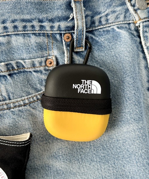 THE NORTH FACE（ザノースフェイス）の「国内未発売 THE NORTH FACE(ザ・ノースフェイス)/カラビナ付 ヌプシモールドポーチ バイカラーポーチ 小物入れ /NUPTSE MOLD POUCH（ポーチ・レディース・グリーン/レッド/イエロー/ブルー/クリーム/ブラック・FREE）」の2枚目の写真