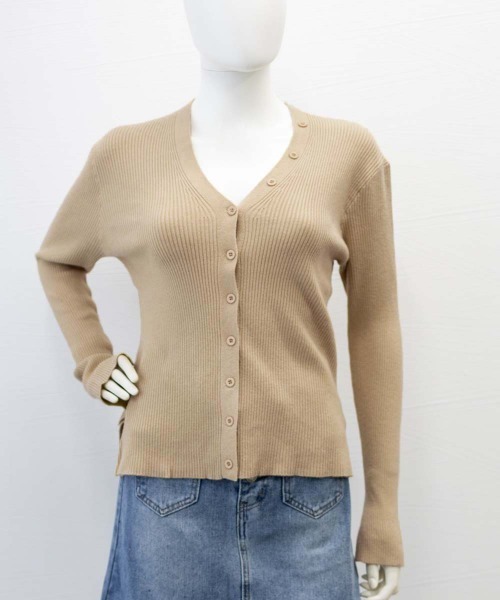 Miniministore（ミニミニストア）の「Vネック ボタンリブニット トップス（ニット/セーター・レディース・ベージュ/ボルドー/アイボリー/ブラック/ダークブラウン・FREE）」の14枚目の写真