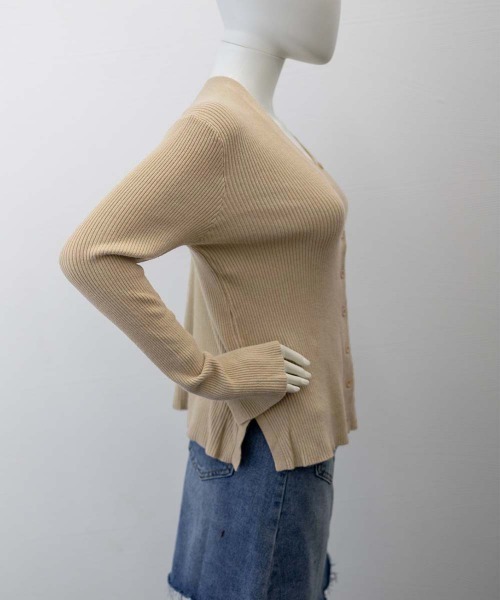 Miniministore（ミニミニストア）の「Vネック ボタンリブニット トップス（ニット/セーター・レディース・ベージュ/ボルドー/アイボリー/ブラック/ダークブラウン・FREE）」の15枚目の写真