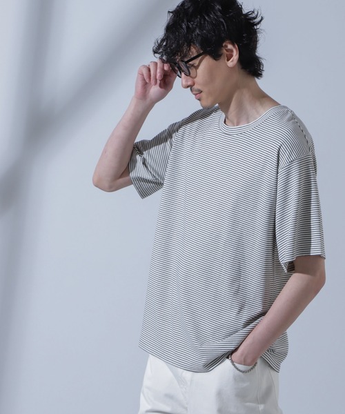 NANO universe(ナノユニバース)の「Anti Soaked(R) 汗染み防止 ピンボーダークルーネックTシャツ(Tシャツ/カットソー・メンズ・ホワイト/ブラウン/ネイビー・S/M/L)」の3枚目の写真
