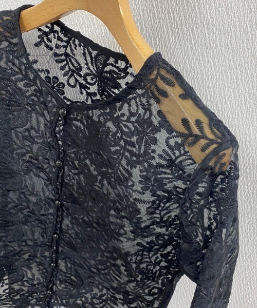 LADY LIKE(レディライク)の「ぷっくりボタン花柄刺繍シアーブラウス(シャツ/ブラウス・レディース・ブラック/アイボリー・M)」の12枚目の写真