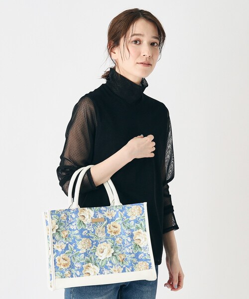 LAURA ASHLEY(ローラアシュレイ)の「ワイルド ローズ柄 トートバッグ(トートバッグ・レディース・ブルー系/ベージュ系・00)」の7枚目の写真
