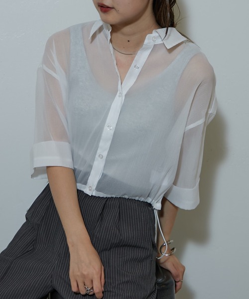 COLONY 2139(コロニートゥーワンスリーナイン)の「シアー裾ドロストクロップドシャツ(シャツ/ブラウス・レディース・サックスブルー/ブラック/グレー/オフホワイト・FREE)」の2枚目の写真