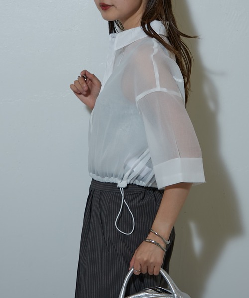 COLONY 2139(コロニートゥーワンスリーナイン)の「シアー裾ドロストクロップドシャツ(シャツ/ブラウス・レディース・サックスブルー/ブラック/グレー/オフホワイト・FREE)」の6枚目の写真