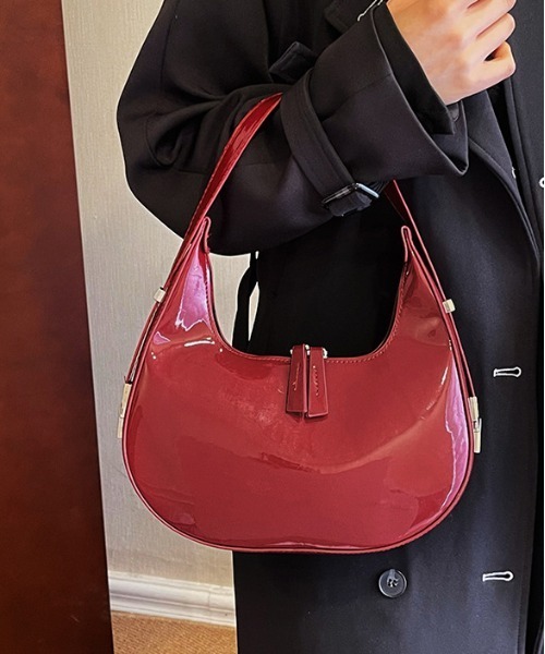 gossip!ロサンゼルス(ゴシップロサンゼルス)の「ハーフムーンショルダーバッグ(ショルダーバッグ・レディース・オフホワイト/ブラック/グリーン/ワイン・FREE)」の4枚目の写真