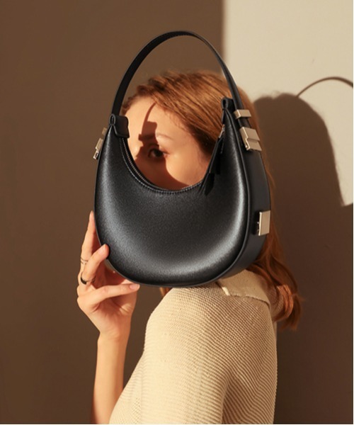 gossip!ロサンゼルス(ゴシップロサンゼルス)の「ハーフムーンショルダーバッグ(ショルダーバッグ・レディース・オフホワイト/ブラック/グリーン/ワイン・FREE)」の3枚目の写真
