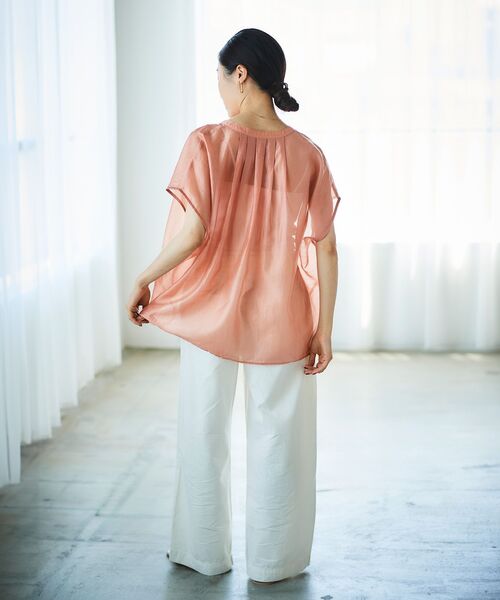 le.coeur blanc(ルクールブラン)の「《手洗い可能》シアーギャザー2WAYブラウス(シャツ/ブラウス・レディース・ピンク/ブラック/ブルー/オフホワイト・38)」の7枚目の写真
