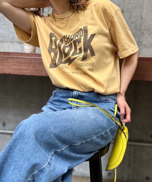 mi via loca（ミヴィアロカ）の「COMFORT COLORS ヴィンテージ加工 BLOCK CHORD ロゴ半袖Tシャツ 【PT NO. MVL047 ※2A】（Tシャツ/カットソー・レディース・マスタード/スミクロ/グレー/グリーン/ナチュラル・MEDIUM/LARGE）」の5枚目の写真