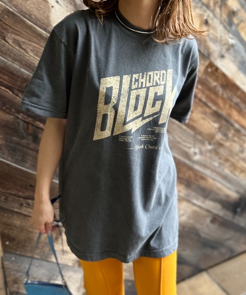 mi via loca（ミヴィアロカ）の「COMFORT COLORS ヴィンテージ加工 BLOCK CHORD ロゴ半袖Tシャツ 【PT NO. MVL047 ※2A】（Tシャツ/カットソー・レディース・マスタード/スミクロ/グレー/グリーン/ナチュラル・MEDIUM/LARGE）」の6枚目の写真