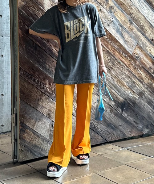 mi via loca（ミヴィアロカ）の「COMFORT COLORS ヴィンテージ加工 BLOCK CHORD ロゴ半袖Tシャツ 【PT NO. MVL047 ※2A】（Tシャツ/カットソー・レディース・マスタード/スミクロ/グレー/グリーン/ナチュラル・MEDIUM/LARGE）」の15枚目の写真