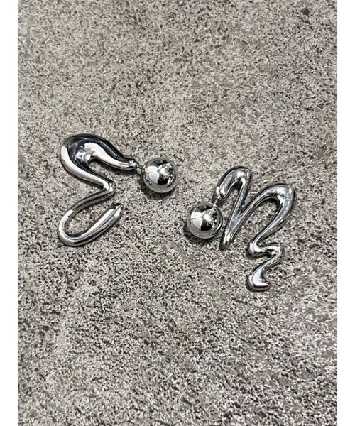 EMODA（エモダ）の「アシンメトリーEMニュアンスピアス（ピアス（両耳用）・レディース・シルバー/ゴールド・FREE）」の15枚目の写真