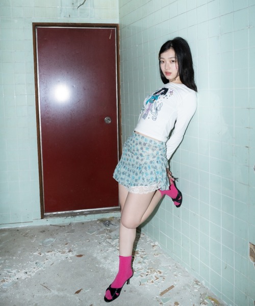トップス bee's room hannah - selfish girl t-shirt INTER FACTORY（インターファクトリー）の「hannah - selfish