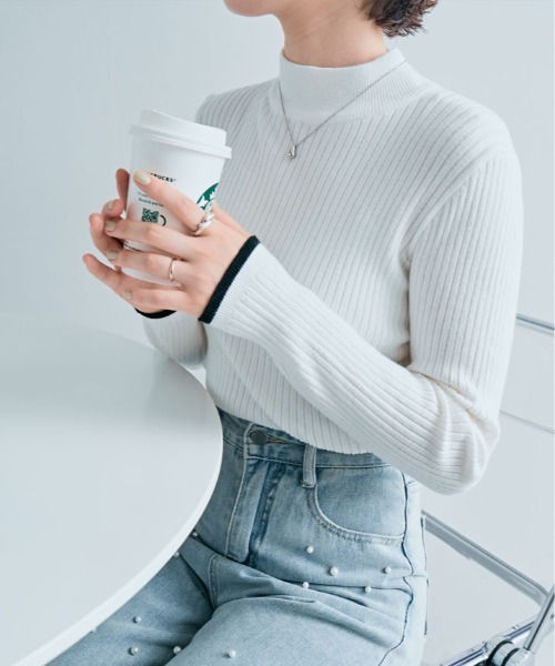 kirakiraShop(キラキラショップ)の「袖配色 リブパイピング ハイネック プルオーバー(ニット/セーター・レディース・モカ/オフホワイト/ブルー系その他/ホワイト系/ブラック・L/M)」の8枚目の写真