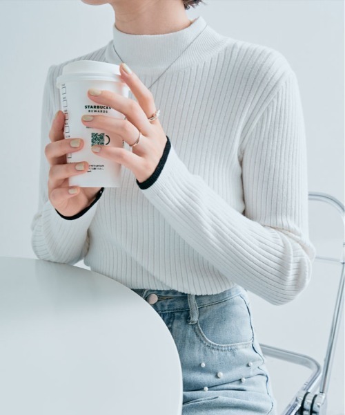 kirakiraShop(キラキラショップ)の「袖配色 リブパイピング ハイネック プルオーバー(ニット/セーター・レディース・モカ/オフホワイト/ブルー系その他/ホワイト系/ブラック・L/M)」の7枚目の写真