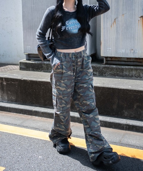 WEGO（ウィゴー）の「WEGO/ヴィンテージウォッシュパラシュートカーゴパンツ（カーゴパンツ・レディース・その他1・SMALL/X-SMALL/MEDIUM）」の2枚目の写真