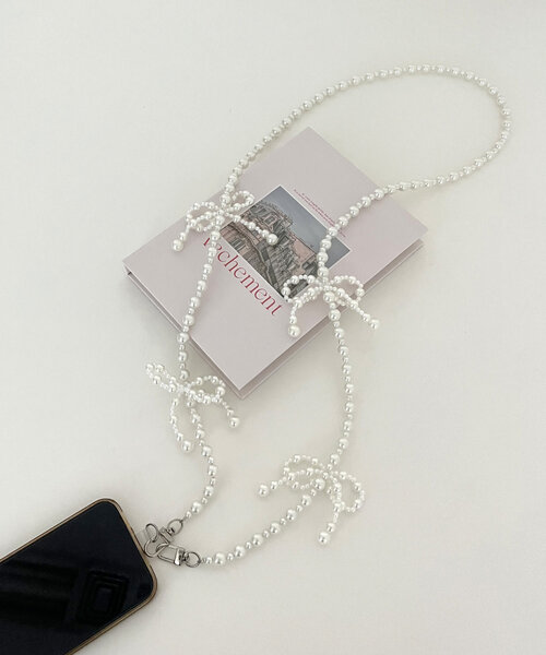 prose verse(プロズヴェール)の「ビーズリボンスマホストラップ(ブローチ/コサージュ・レディース・シルバー/オフホワイト・フリ-)」の2枚目の写真