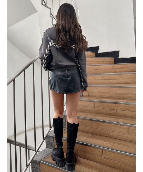 GYDA（ジェイダ）の「BACKレースアップショートロゴスウェットトップス（スウェット・レディース・チャコールグレー/グレー/オフホワイト・FREE）」の12枚目の写真